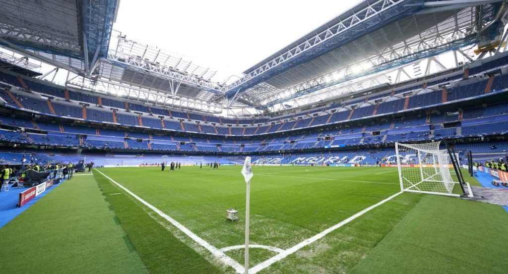 Estado del Santiago Bernabéu, durante las obras de remodelación que afectaron al césped.