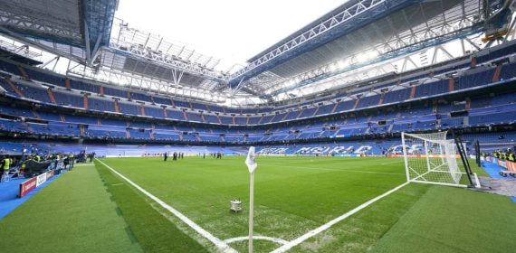 Estado del Santiago Bernabéu, durante las obras de remodelación que afectaron al césped.