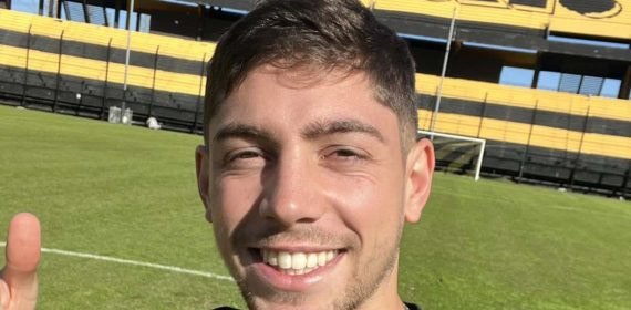 Valverde posa en el Estadio Campeón del Siglo.