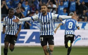 Abde Rebbach celebra el primer gol del Alavés.