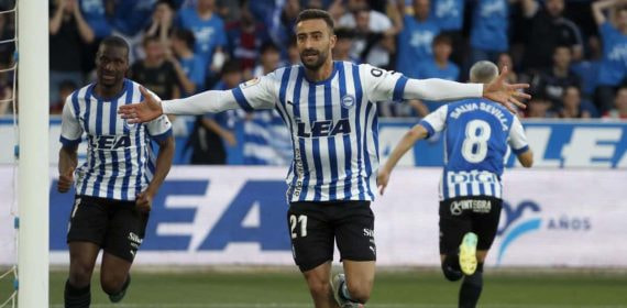 Abde Rebbach celebra el primer gol del Alavés.