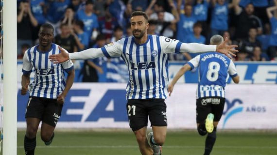 Abde Rebbach celebra el primer gol del Alavés.