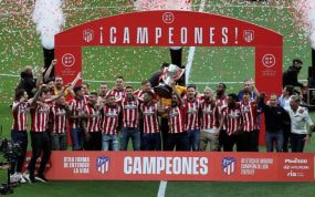 El Atlético de Madrid celebra su última Liga en 2021.
