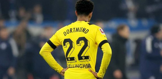 Bellingham viste el dorsal '22'.