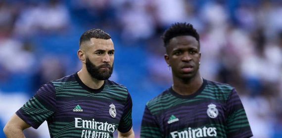 Benzema y Vinicius calentando antes del Real Madrid-Athletic.