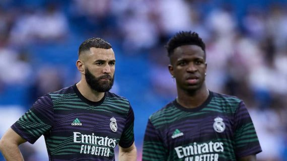 Benzema y Vinicius calentando antes del Real Madrid-Athletic.