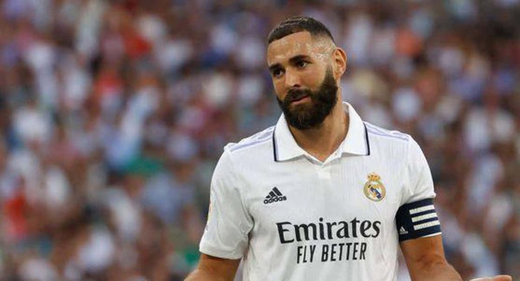 Benzema, con el brazalete de capitán del Real Madrid.