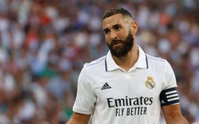 Benzema, con el brazalete de capitán del Real Madrid.