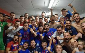 El Eldense celebra un triunfo de esta temporada.