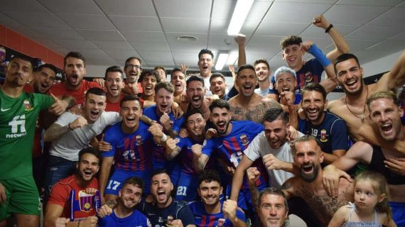 El Eldense celebra un triunfo de esta temporada.