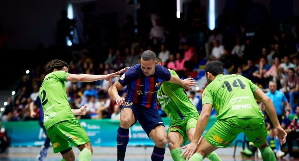 Ferrao durante un partido de fútbol sala con el Barcelona.