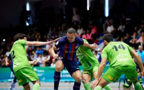 Ferrao durante un partido de fútbol sala con el Barcelona.