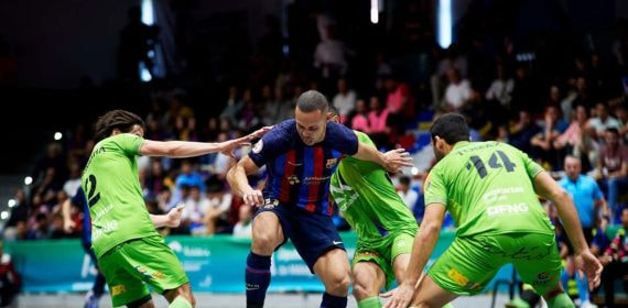 Ferrao durante un partido de fútbol sala con el Barcelona.