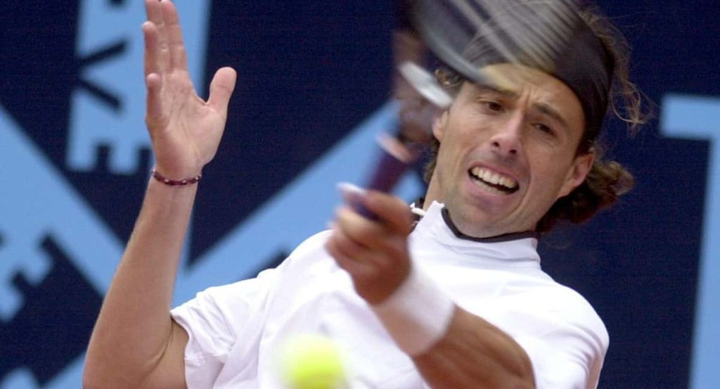 Alejandro Clavet durante un partido en 2001.