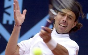 Alejandro Clavet durante un partido en 2001.