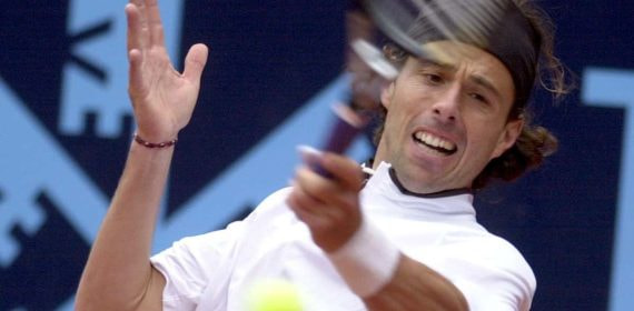 Alejandro Clavet durante un partido en 2001.