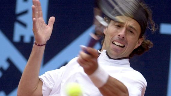 Alejandro Clavet durante un partido en 2001.