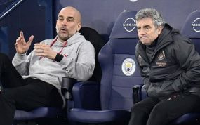 Pep Guardiola y Juanma Lillo, durante un partido en 2021.