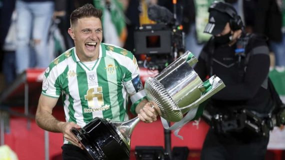 Joaquín con la Copa del Rey.