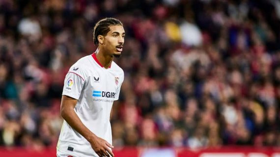 Loïc Badé en un partido del Sevilla.