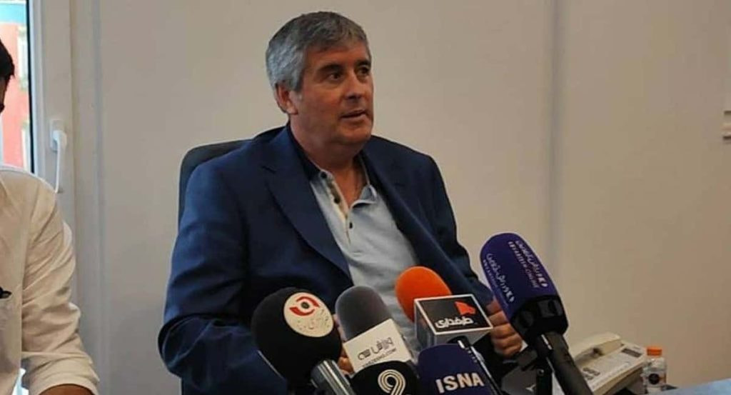 Juan Ramón López Caro en una conferencia de prensa, en Teherán del 14 de junio de 2023, para dirigir al Esteghlal.