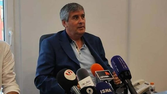 Juan Ramón López Caro en una conferencia de prensa, en Teherán del 14 de junio de 2023, para dirigir al Esteghlal.