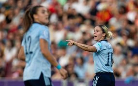 Mapi León y Patri Guijarro, durante un partido con la Selección en la pasada Eurocopa.