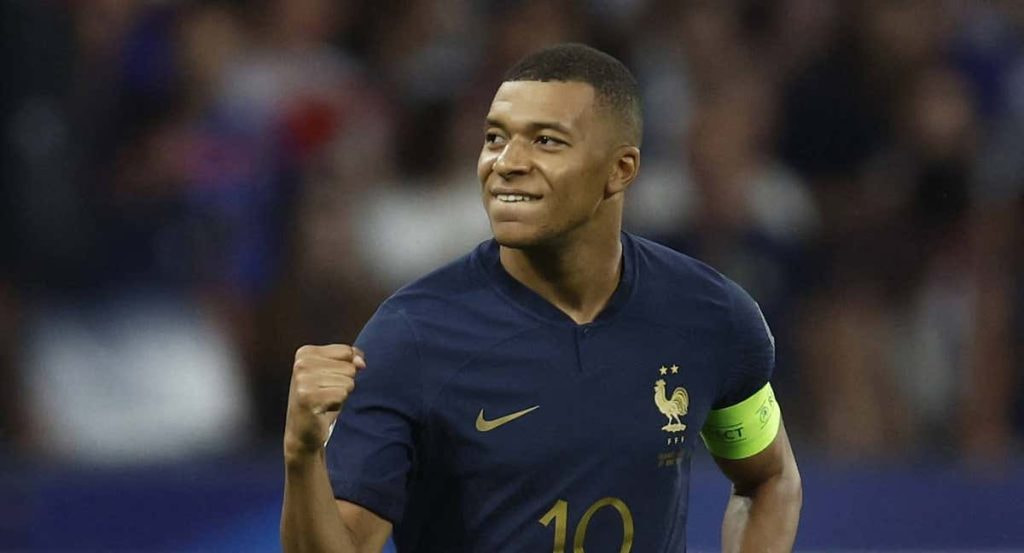 Kylian Mbappé celebrando un gol con la selección francesa.
