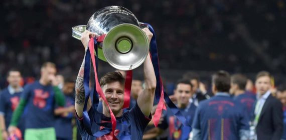 Messi levanta la Champions en 2015.