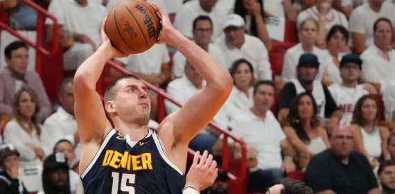 Nikola Jokic es el jugador mejor pagado de la NBA.