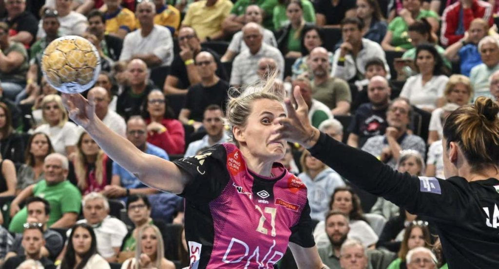 La pega, una resina que se usa en el balonmano para mejorar el agarre del balón, tiene los días contados.