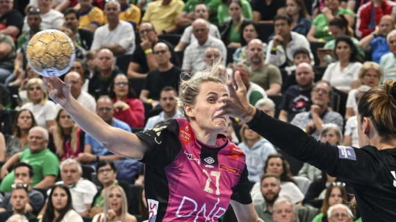 La pega, una resina que se usa en el balonmano para mejorar el agarre del balón, tiene los días contados.
