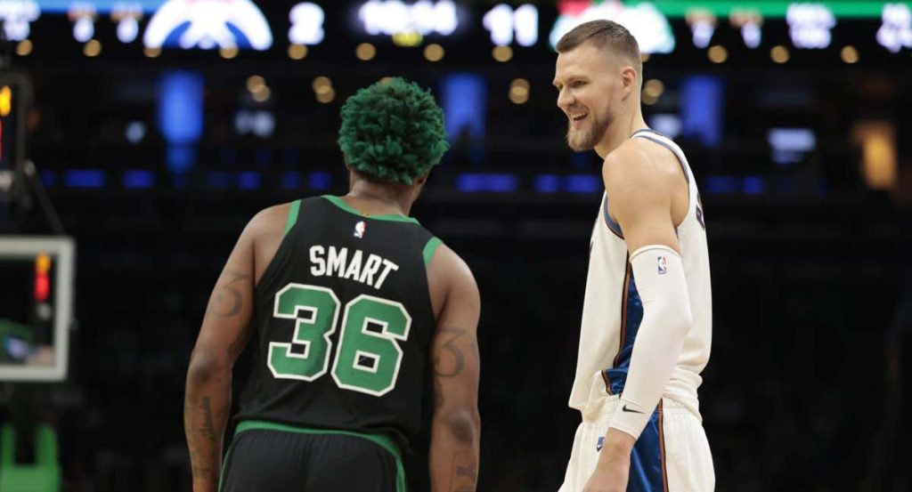 Marcus Smart y Kristaps Porzingis durante un partido la pasada temporada.