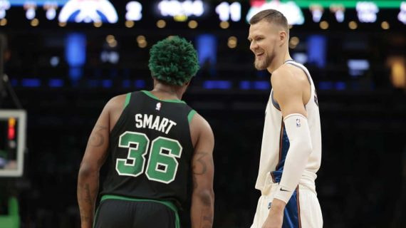 Marcus Smart y Kristaps Porzingis durante un partido la pasada temporada.