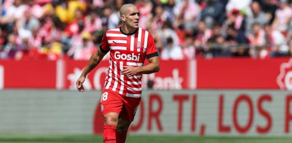 Oriol Romeu durante un partido con el Girona en Montilivi.