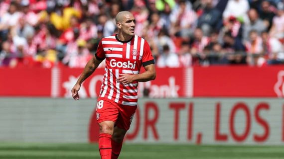Oriol Romeu durante un partido con el Girona en Montilivi.