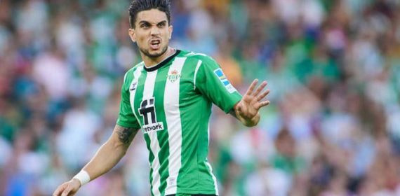 Marc Bartra, en un partido con el Betis.