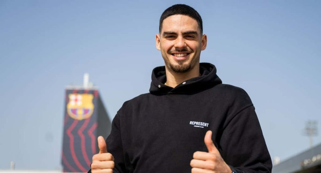 Erick Mendonça, en su presentación como nuevo jugador del Barça.