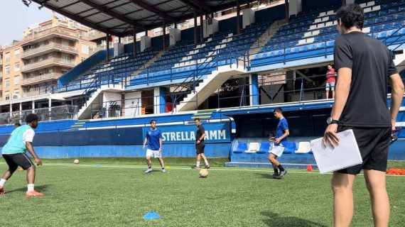Dong Ren y Aitor Karanka siguen una de las pruebas del Inter Barcelona.
