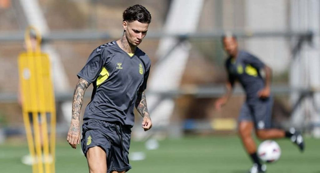 Joel Domínguez en un entrenamiento con Las Palmas.