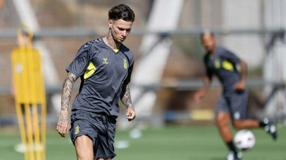 Joel Domínguez en un entrenamiento con Las Palmas.