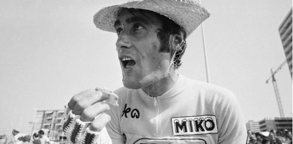 Luis Ocaña tras una etapa del Tour de Francia de 1973.