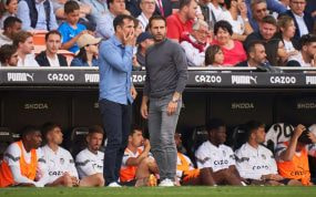 Marchena (izquierda) conversa con Baraja en uno de los últimos partidos del Valencia.