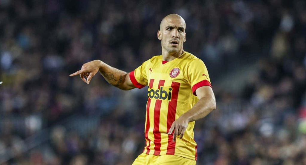 Oriol Romeu durante un partido con el Girona en el Camp Nou.