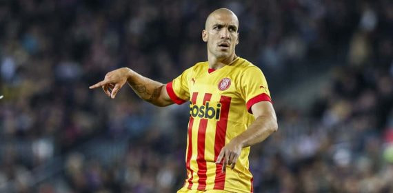 Oriol Romeu durante un partido con el Girona en el Camp Nou.