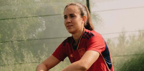 Rocío Gálvez, jugadora de la Selección española de fútbol femenino, posa antes del Mundial.