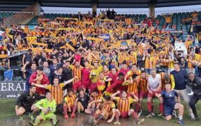 El Sant Andreu celebra el ascenso en el Helmántico.