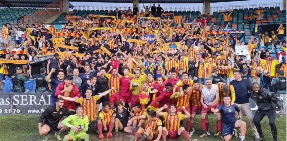 El Sant Andreu celebra el ascenso en el Helmántico.