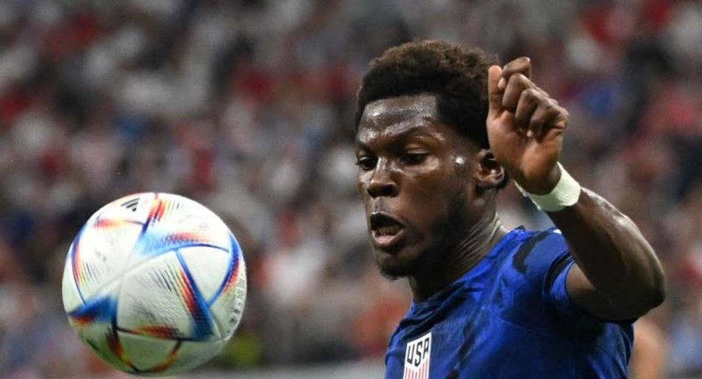 Yunus Musah en un partido con EEUU.