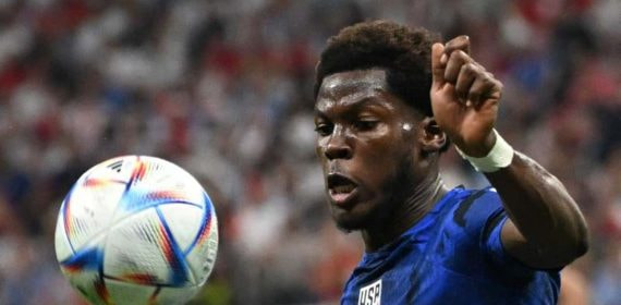 Yunus Musah en un partido con EEUU.